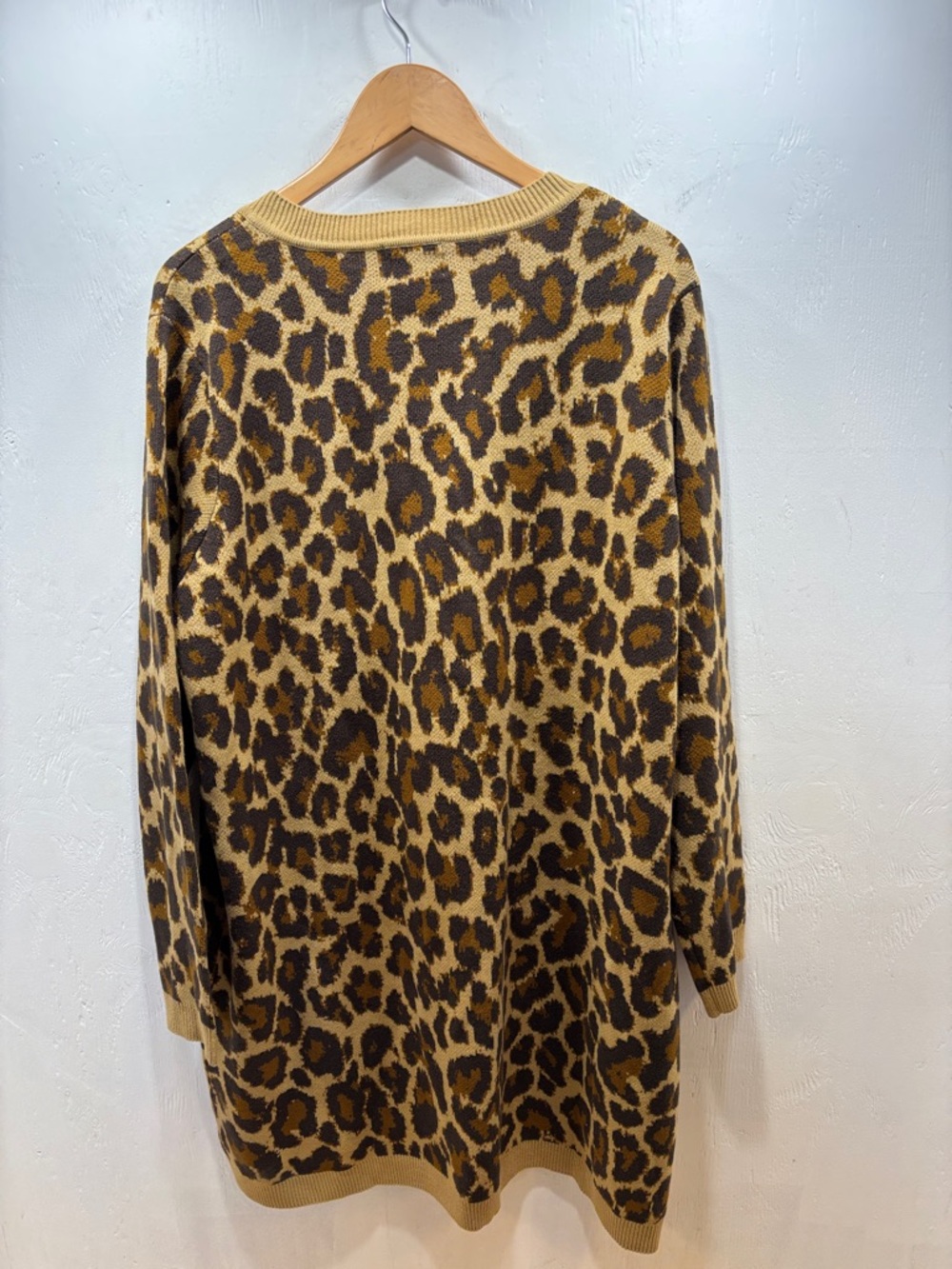 Show Me Your Mumu Hartford Sweater Dress Leopard V -Neck Print Size 1X NWT Plus - Picture 4 of 5